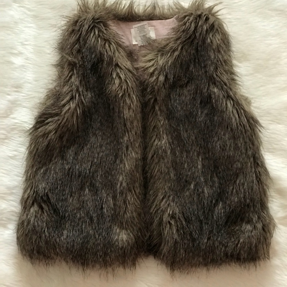 Beautiful girls crew cuts fur jacket